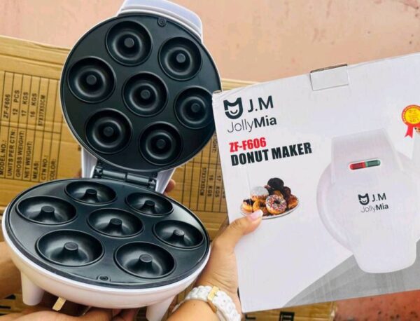 Máquina para mini donas de 7 unidades en color compacto